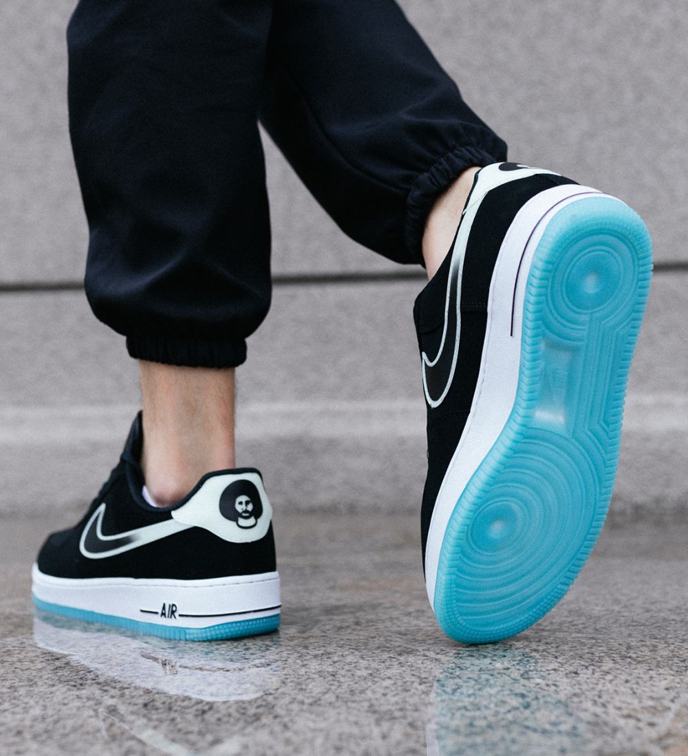 COLIN KAEPERNICK X NIKE AIR FORCE 1 LOW