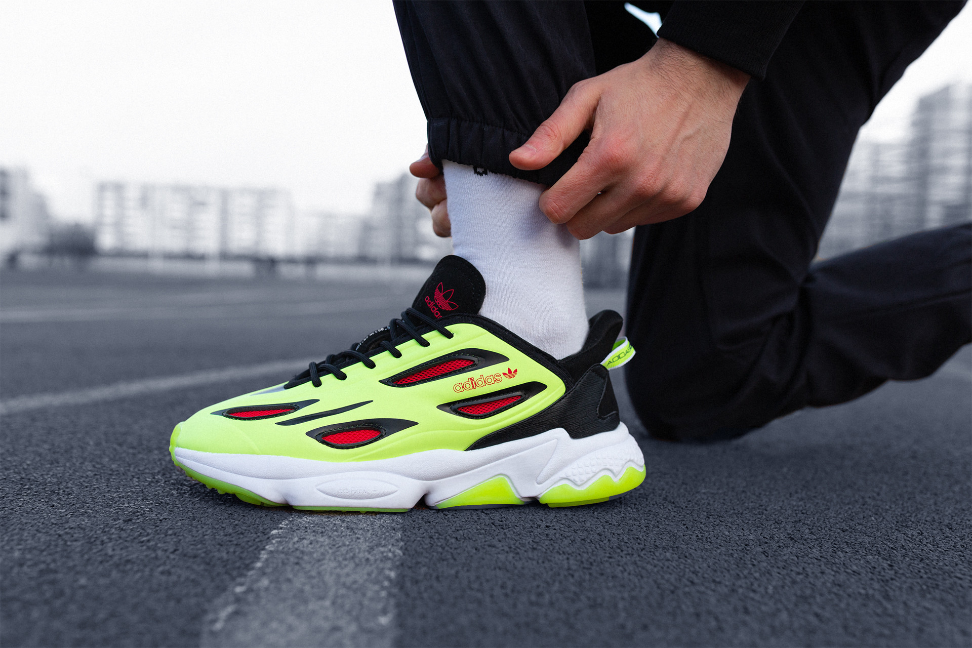 Кроссовки adidas Ozweego Celox