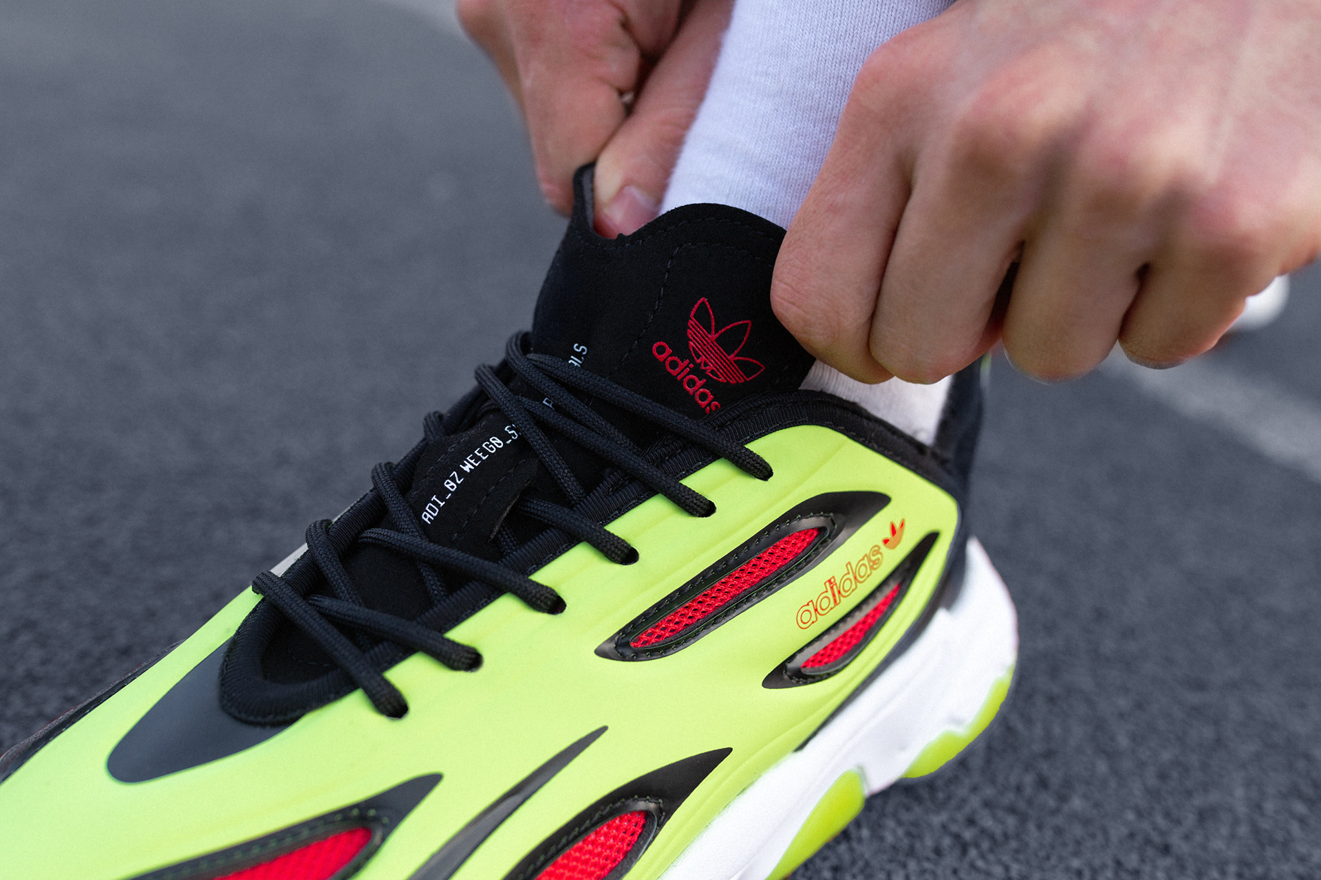 Кроссовки adidas Ozweego Celox