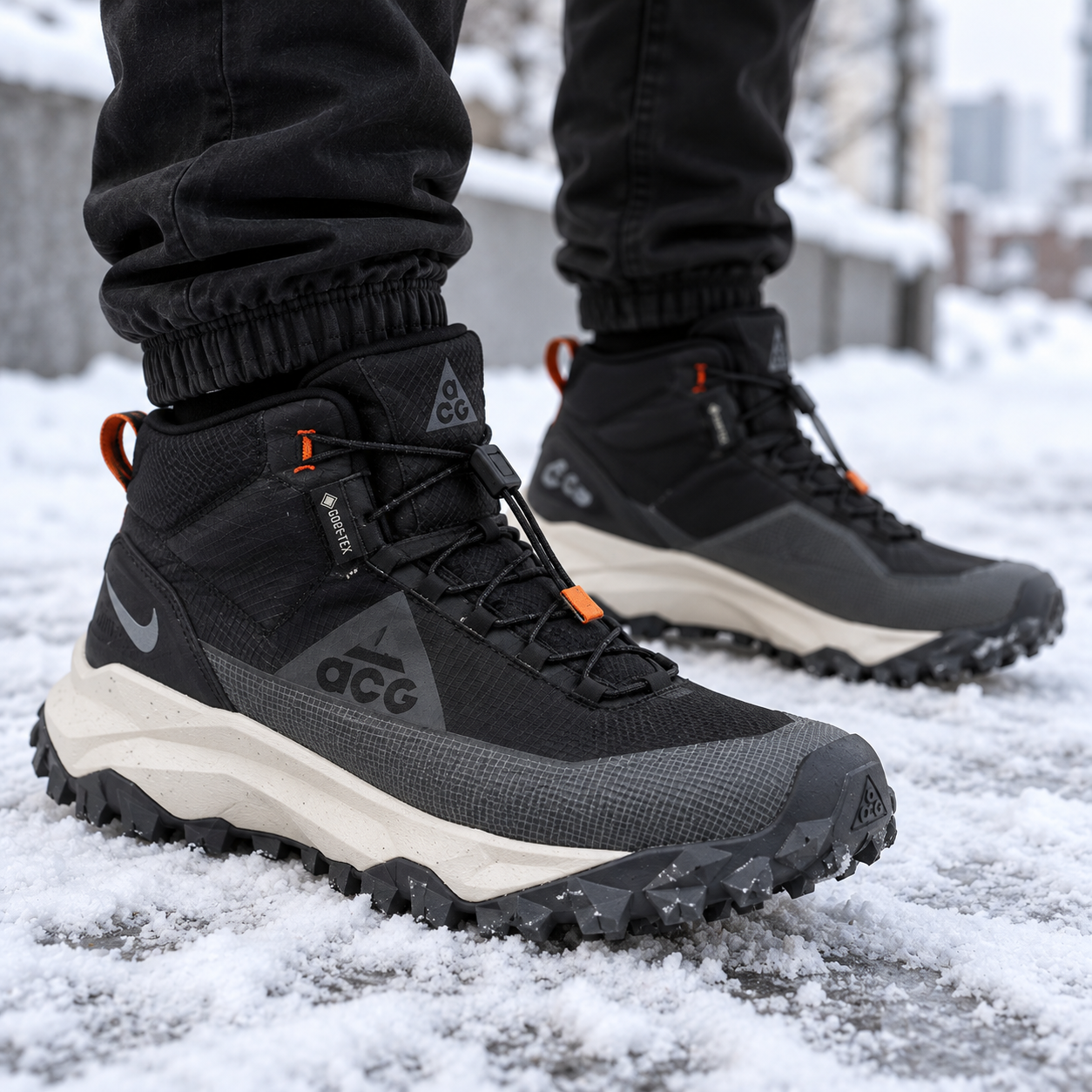 Nike ACG Mountain Fly Mid — крупный план на ноге