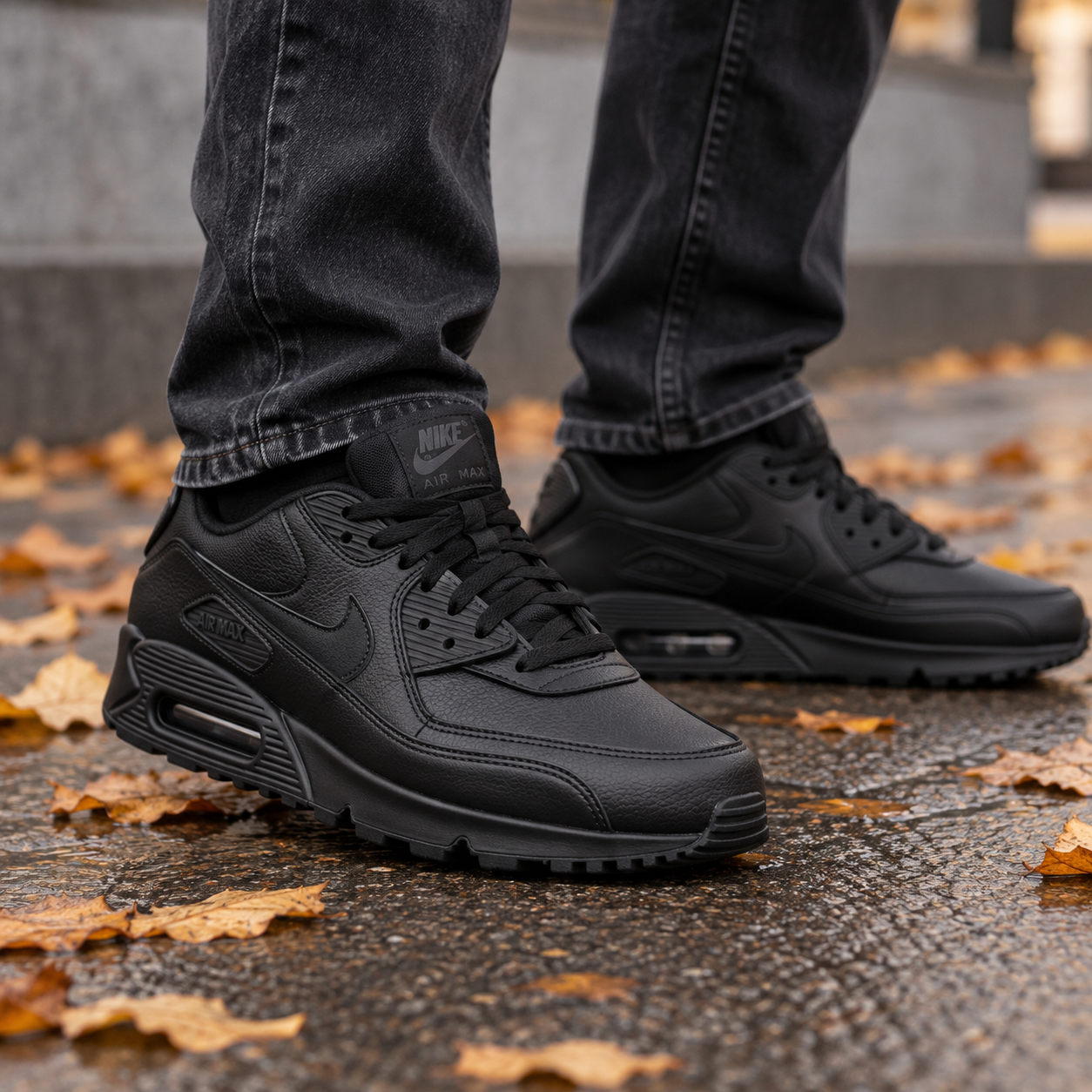 Nike Air Max 90 — крупный план на ноге