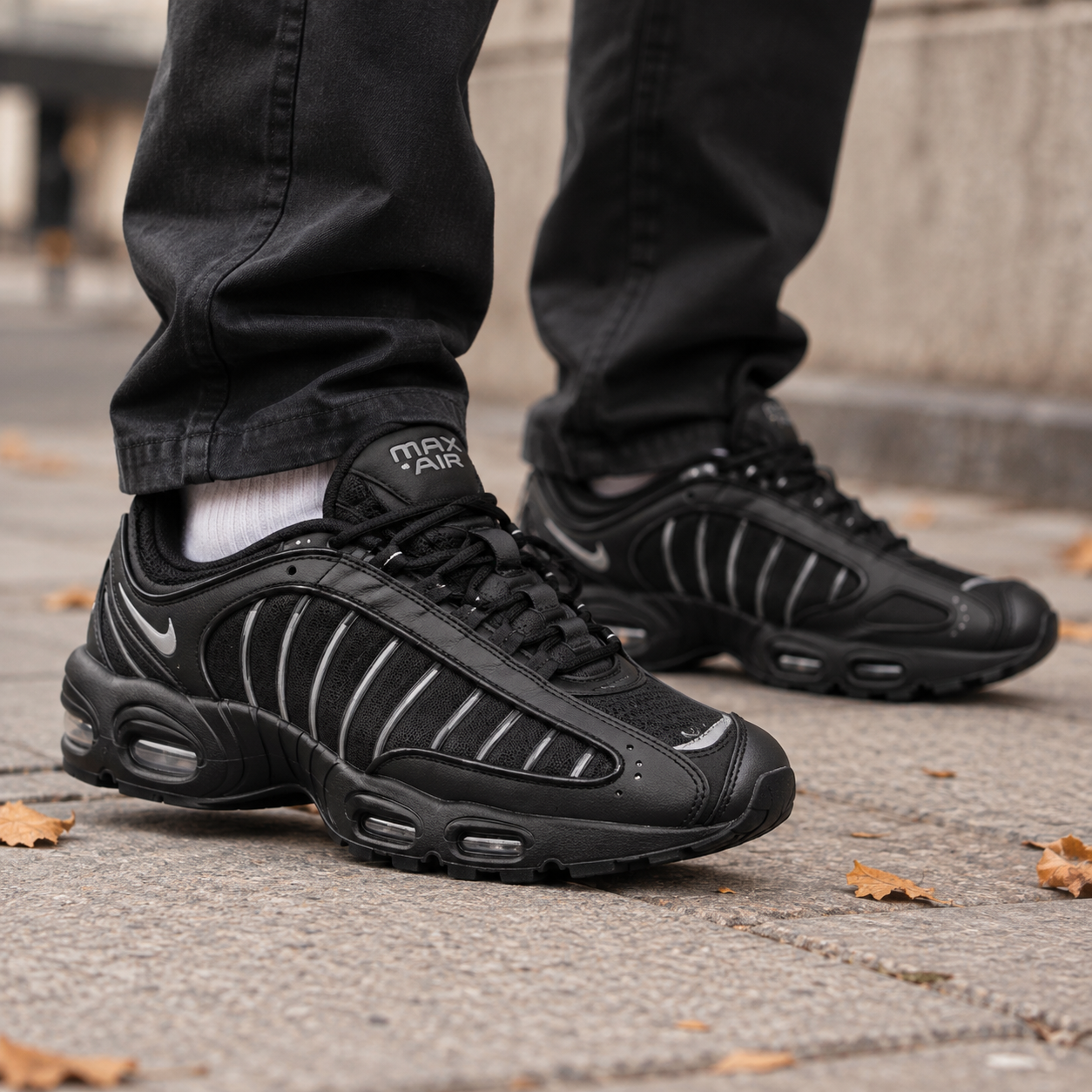 Nike Air Max Tailwind IV — крупный план на ноге